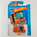 2015 Hot Wheels HW City Bread Box naranja metálico 5SP