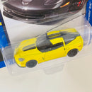 2021 Johnny Lightning Limited Edition 1/15,436 Classic Gold Collection 2012 Chevy Corvette Z06 amarillo