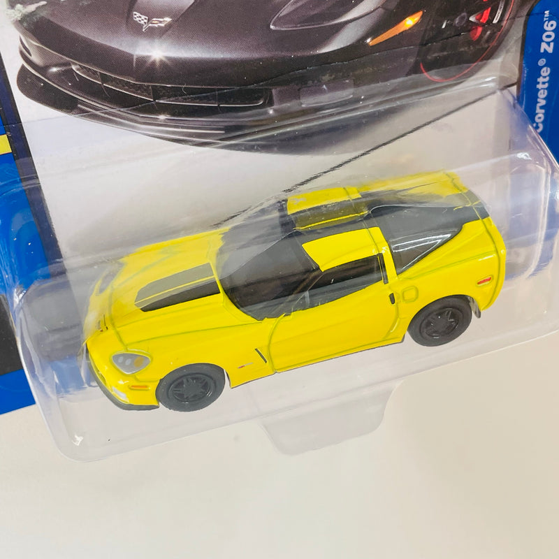 2021 Johnny Lightning Limited Edition 1/15,436 Classic Gold Collection 2012 Chevy Corvette Z06 amarillo
