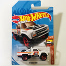 2018 Hot Wheels HW Hot Trucks 87 Dodge D100 blanco 5SP