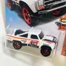 2018 Hot Wheels HW Hot Trucks 87 Dodge D100 blanco 5SP