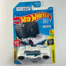 2018 Hot Wheels Experimotors Zoom In blanco PR5 Primera Edición - Compatible con Go Pro