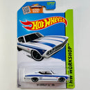2015 Hot Wheels HW Workshop 69 Chevelle SS 396 blanco MC5