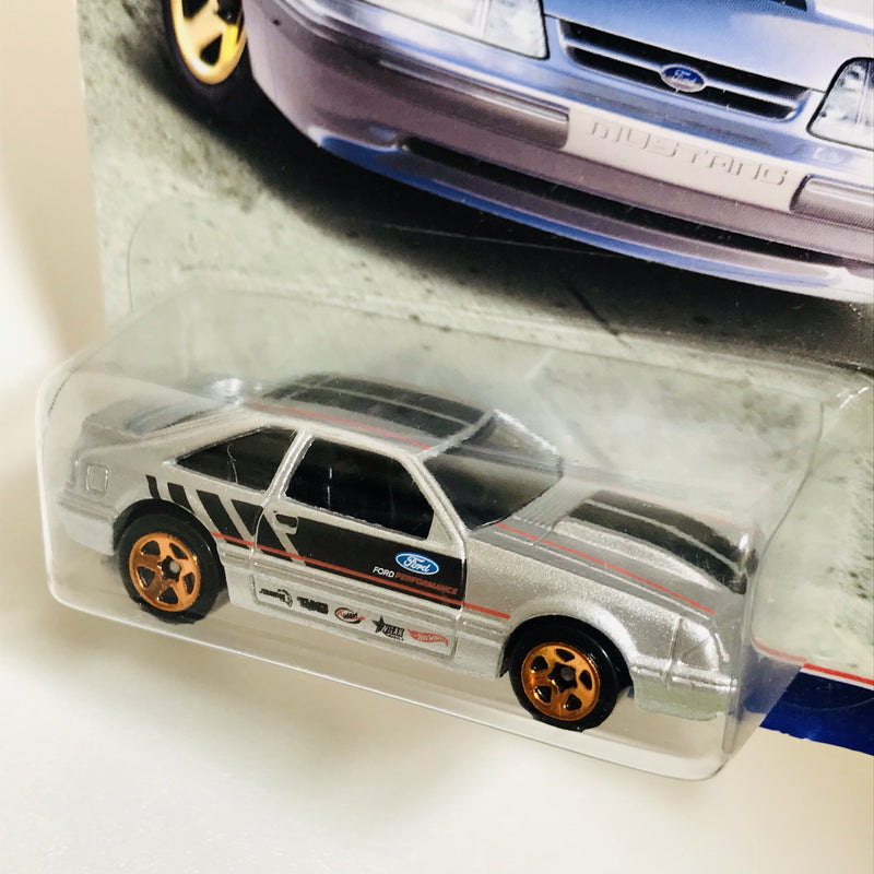 2016 Hot Wheels Ford Performance 92 Ford Mustang plata 5SP