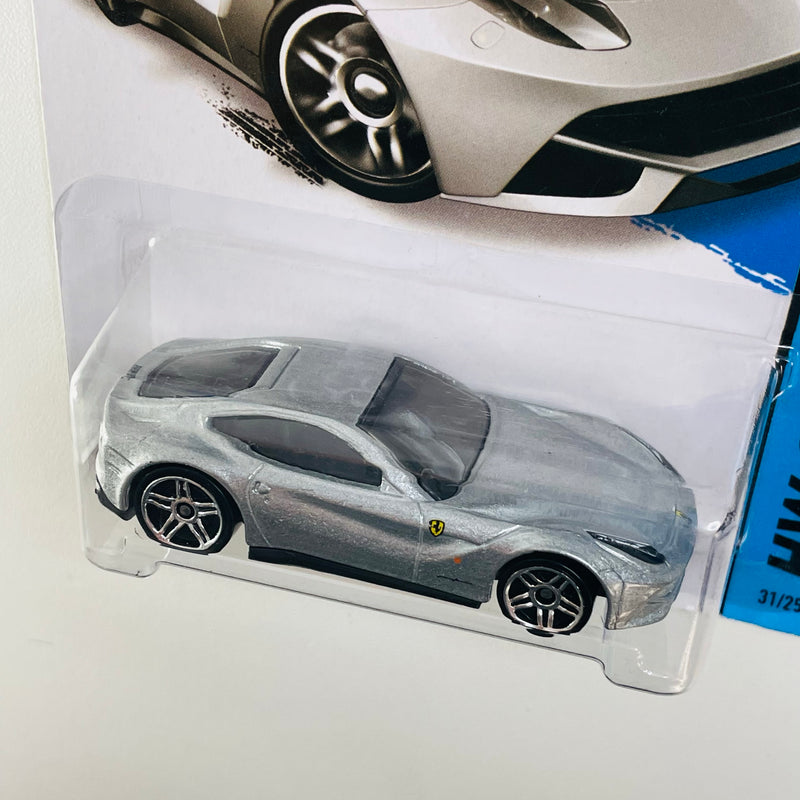 2014 Hot Wheels HW City Ferrari F12 Berlinetta plata metálico PR5