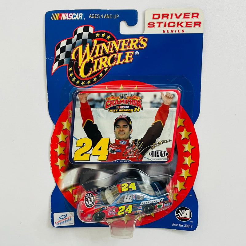 2002 Hasbro Winners Circle Driver Sticker Series NASCAR Jeff Gordon 24 Dupont Pepsi Chevrolet Monte Carlo azul con rojo Llantas Goodyear con Sticker