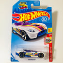 2018 Hot Wheels Treasure Hunt Holiday Racers Rrroadster blanco FTE