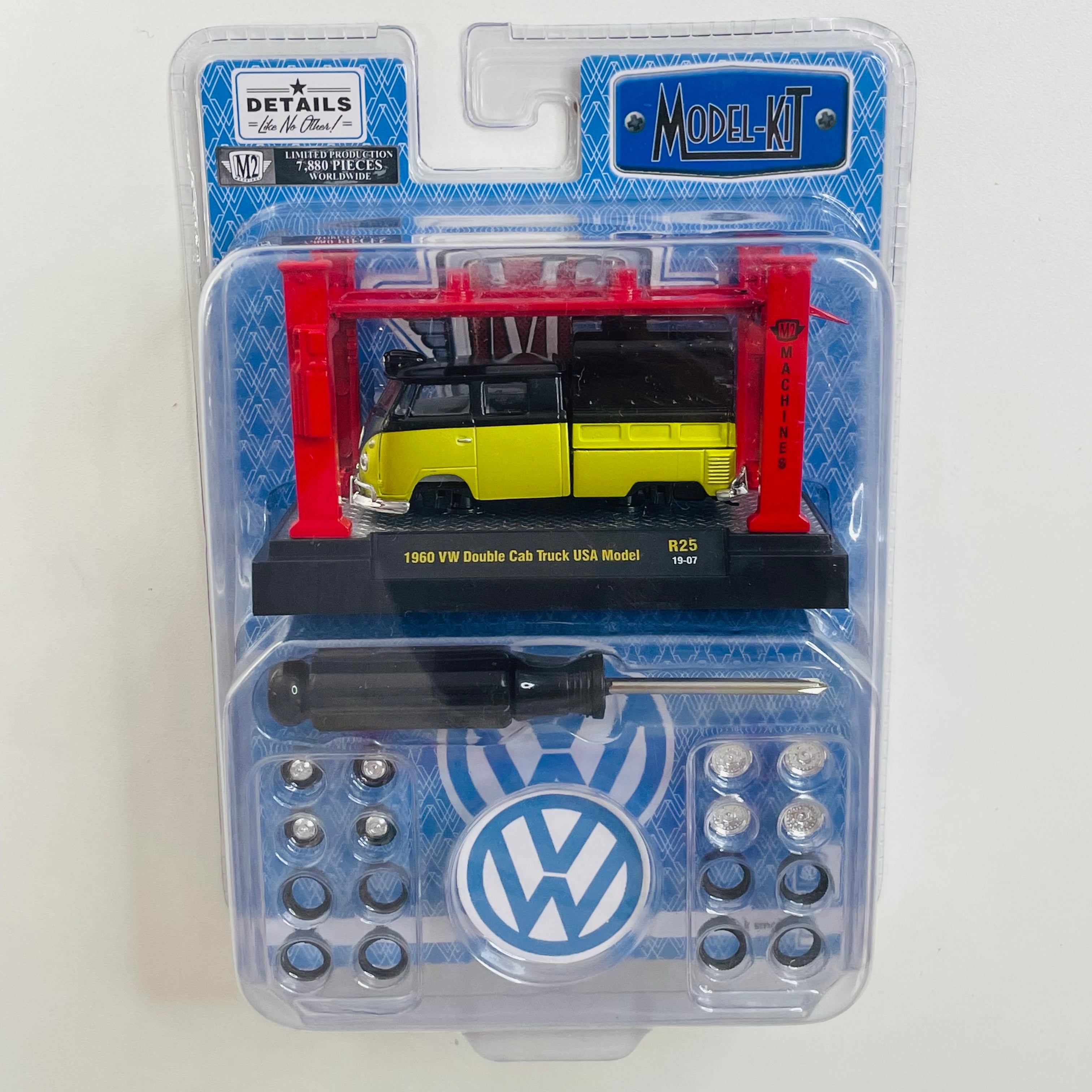 2019 M2 Machines Model Kit Limited Edition 1/7,880 1960 VW Volkswagen