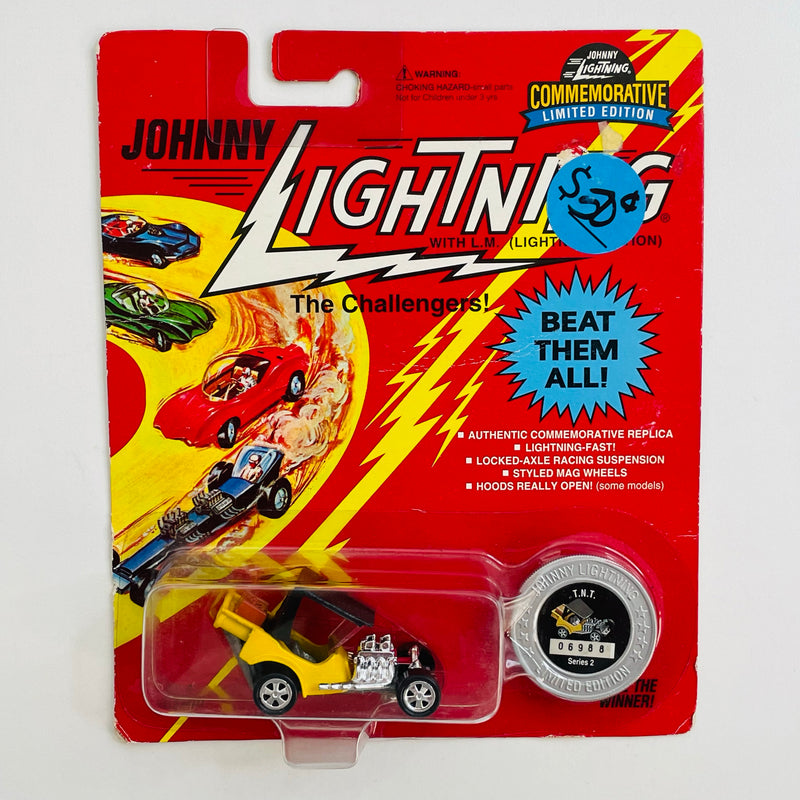 1995 Johnny Lightning The Challengers Commemorative Limited Edition Series 2 T.N.T. amarillo con Moneda Coleccionista