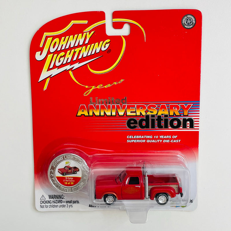 2004 Johnny Lightning Limited Anniversary Edition 78 Dodge Li'l Red Express rojo Llantas de Goma con Moneda Coleccionista