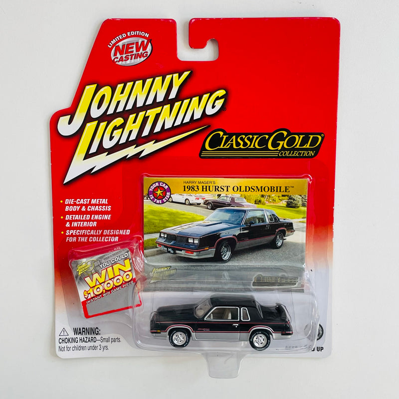 2004 Johnny Lightning Classic Gold Collection Limited Edition Harry Mager 1983 Hurst Oldsmobile negro Llantas de Goma