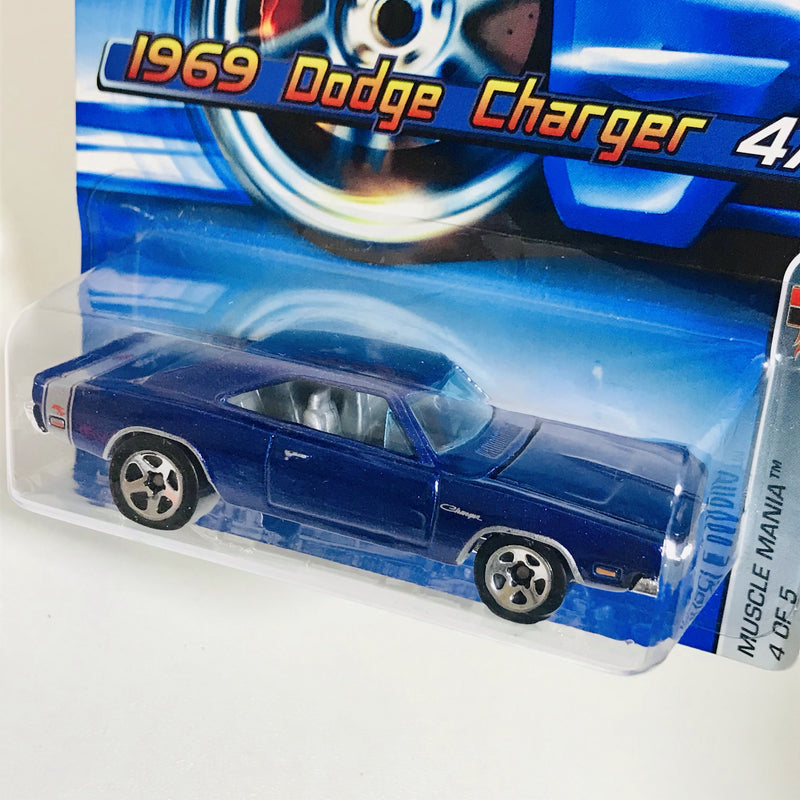 2005 Hot Wheels Muscle Mania 1969 Dodge Charger 104 azul 5SP