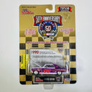 1998 Racing Champions 50th Anniversary NASCAR 50 Years of Nascar Limited Edition 1/19,998 Jim Dzurny 90 Dynamik Gaskets Chevy Nova blanco con morado