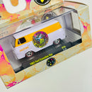 2021 M2 Machines Auto-Thentics Limited Edition 1/9,600 Maui and Sons 1965 Ford Econoline Van R70 blanco Llantas de Goma