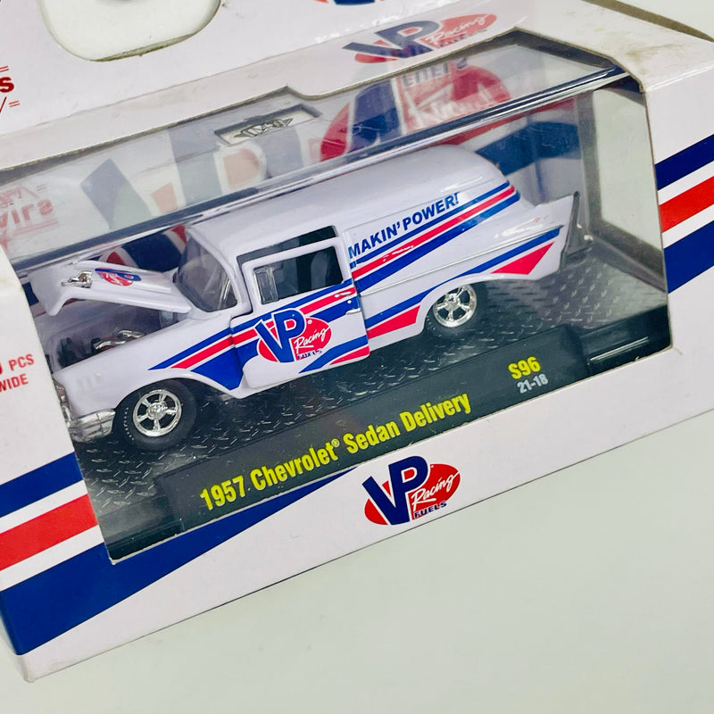 2021 M2 Machines O'Reilly Limited Edition 1/5,000 VP Racing Fuels 1957 Chevrolet Sedan Delivery S96 blanco Llantas de Goma