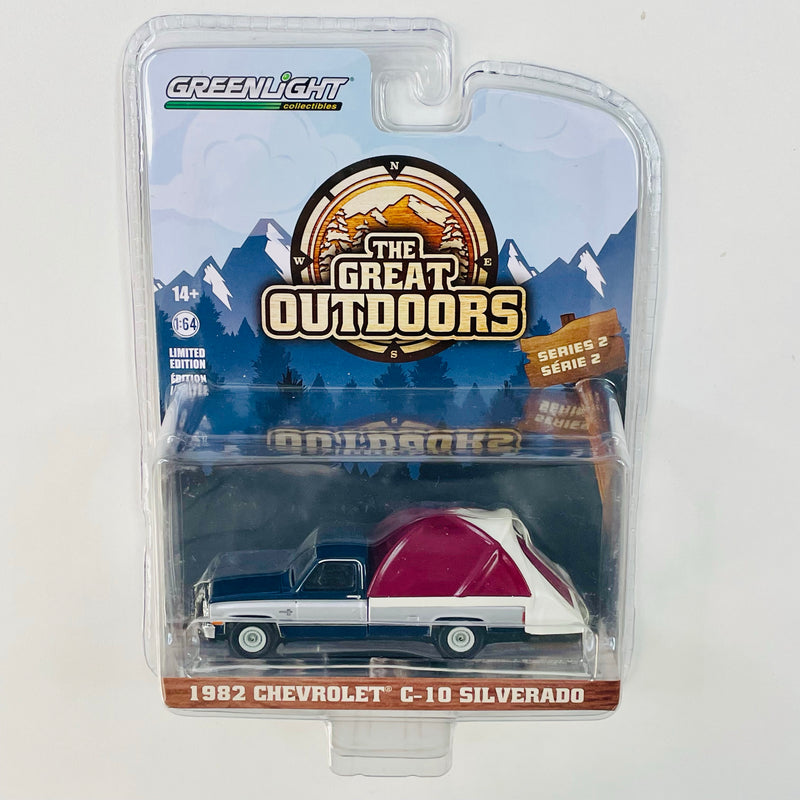 2022 Greenlight The Great Outdoors Series 2 1982 Chevrolet C-10 Silverado azul con plata Llantas de Goma con Accesorios de Camping