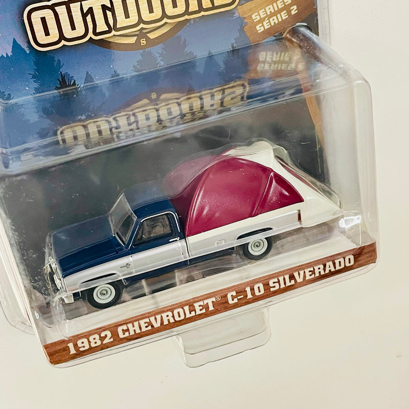 2022 Greenlight The Great Outdoors Series 2 1982 Chevrolet C-10 Silverado azul con plata Llantas de Goma con Accesorios de Camping