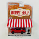 2022 Greenlight The Hobby Shop Series 14 2022 Chevrolet Tahoe LT Texas Edition with Man in Suit rojo Llantas de Goma con Accesorio Diorama