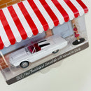 2022 Greenlight The Hobby Shop Series 14 1965 Ford Thunderbird Convertible with Woman in Dress blanco Llantas de Goma con Accesorio Diorama