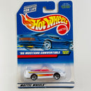 1998 Hot Wheels 96 Mustang Convertible 821 blanco 5SP base ZAMAC