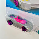 2022 Hot Wheels Tooned Barbie Extra Fiat 500e plata metálico Y5