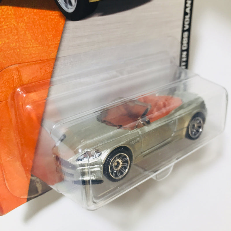 2015 Matchbox MBX Adventure City Aston Martin DBS Volante plata