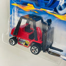 2001 Hot Wheels CAT Fork Lift 122 rojo 5SP base ZAMAC