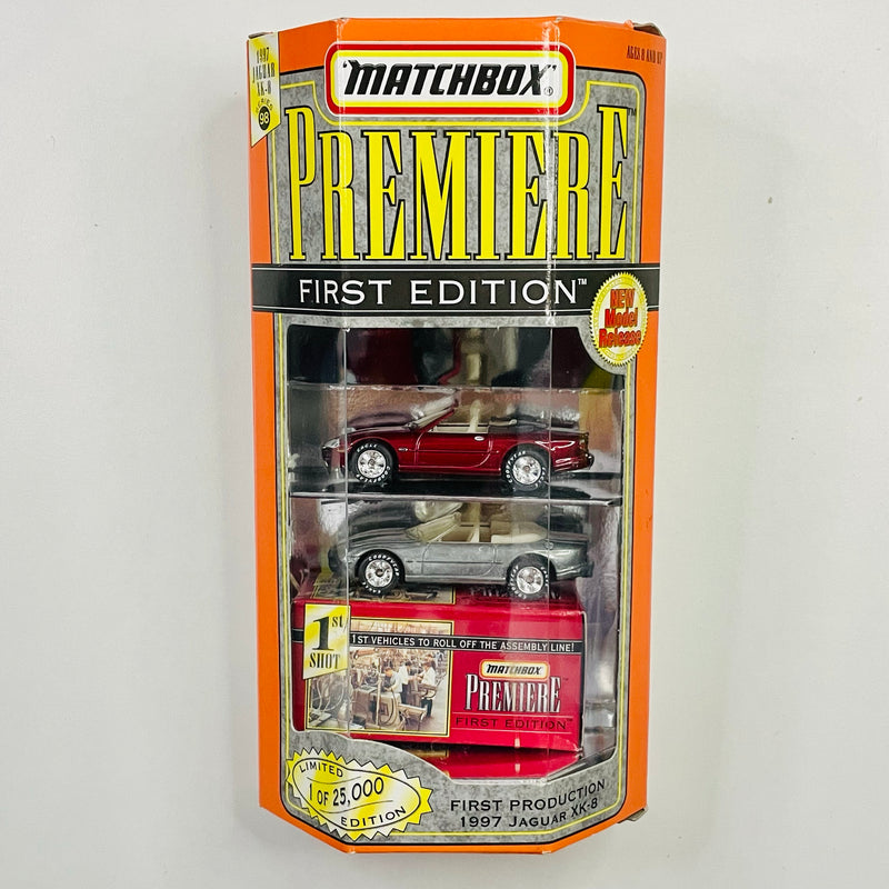 1996 Matchbox Premiere Collection First Edition Limited Edition 1/25,000 2 Pack Set de 2 - 1997 Jaguar XK-8 rojo y versión ZAMAC con Llantas de Goma