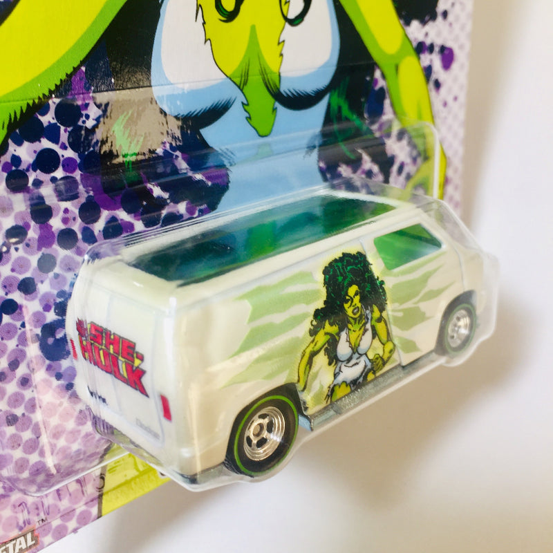 2017 Hot Wheels Women of Marvel She-Hulk Custom 77 Dodge Van blanco Llantas de Goma RR