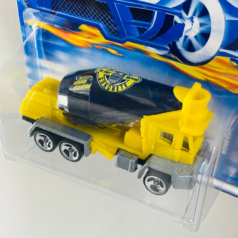 2001 Hot Wheels Oshkosh Cement Truck 134 amarillo 3SP