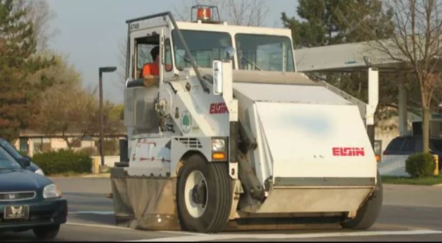 2000 Matchbox On The Road Again Elgin Pelican Street Cleaner beige