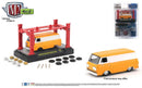 2018 M2 Machines Model Kit Limited Edition 1/5.880 1965 Ford Econoline Delivery Van R21 naranja con blanco Llantas de Goma