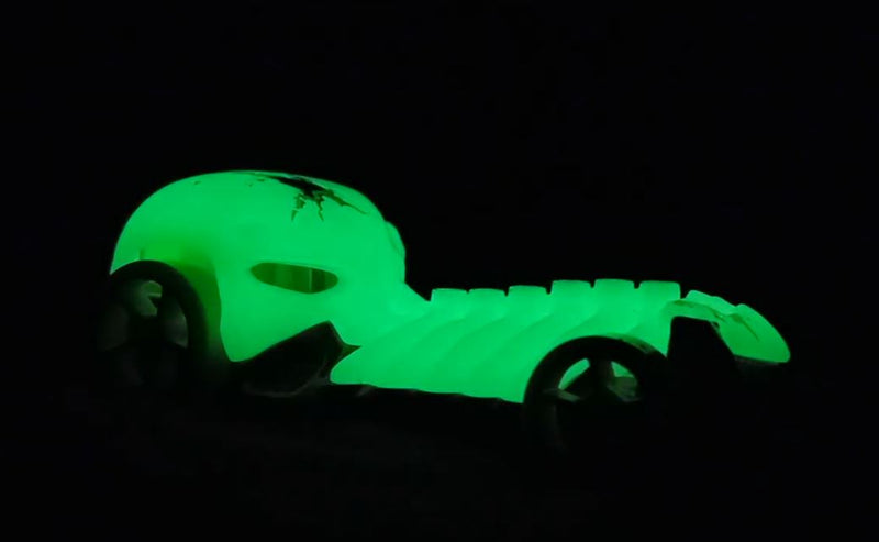 2019 Hot Wheels Street Beasts Skull Crusher blanco GitD OH5 - Brilla en la oscuridad