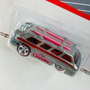 2016 Hot Wheels Pop Culture Nestle Chunky Custom Chevy Greenbrier Sports Wagon plata Llantas de Goma RR redline base ZAMAC