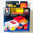 1995 Hot Wheels 25 Aniversario Sto & Go Set McDonalds Drive Thru con 65 Ford Mustang Convertible rojo WW