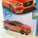 2019 Hot Wheels Factory Fresh Jaguar XE SV Project 8 naranja 10SP
