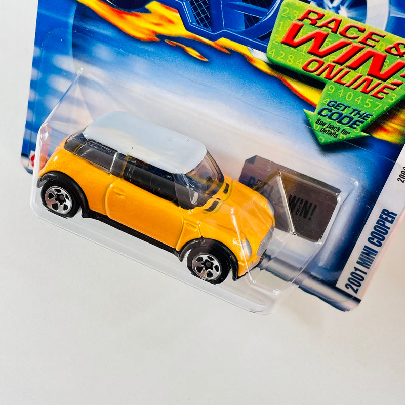 2002 Hot Wheels First Editions 2001 Mini Cooper 040 amarillo 5SP base ZAMAC