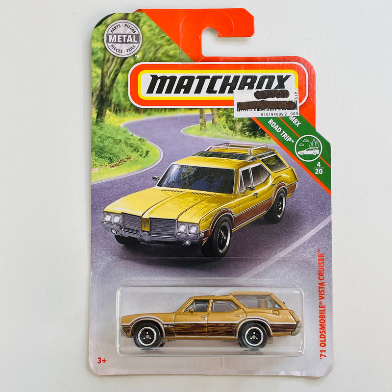 2019 Matchbox MBX Road Trip 71 Oldsmobile Vista Cruiser dorado