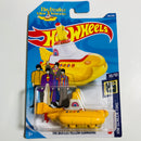 2020 Hot Wheels Treasure Hunt HW Screen Time The Beatles Yellow Submarine amarillo 5SP