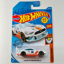 2019 Hot Wheels Muscle Mania GULF Custom 18 Ford Mustang GT blanco MC5