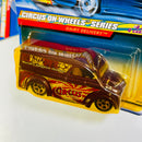 2000 Hot Wheels Circus on Wheels Series Colección Set de 4 - Chevy 56 Flashsider, 32 Ford Delivery, Fat Fendered 40 Ford, Dairy Delivery