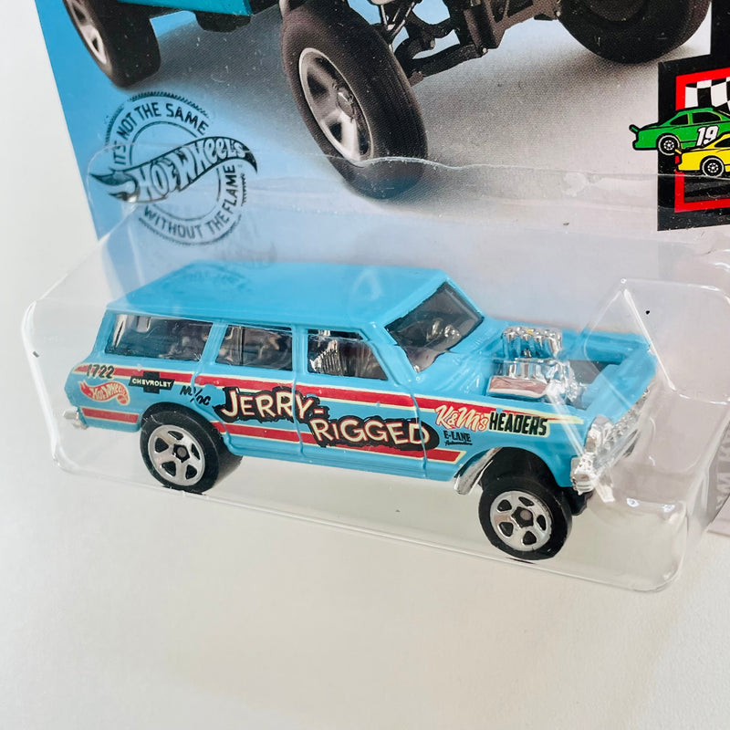 2019 Hot Wheels HW Race Day 64 Chevy Nova Wagon Gasser celeste 5SP Primera Edición Tarjeta Internacional