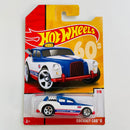 2019 Hot Wheels Throwback 60s Cockney Cab II blanco 5SP