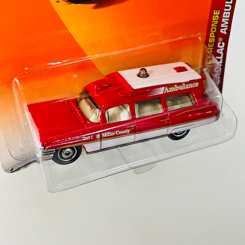 2010 Matchbox Emergency Response 63 Cadillac Ambulance rojo con blanco