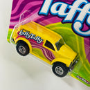 2017 Hot Wheels Pop Culture Nestlé Laffy Taffy Power Panel amarillo Llantas de Goma RR base ZAMAC