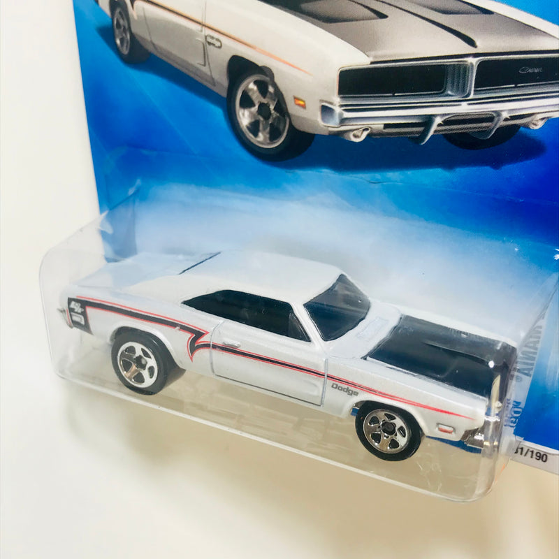 2009 Hot Wheels Muscle Mania 69 Dodge Charger blanco 5SP