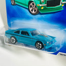 2009 Hot Wheels New Models Chevrolet Custom V-8 Vega turquesa 5SP
