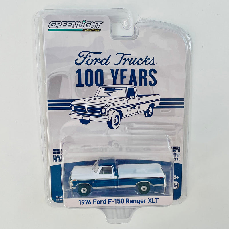 2022 Greenlight Ford Trucks 100 Years Limited Edition 1976 Ford F-150 Ranger XLT blanco con azul Llantas de Goma