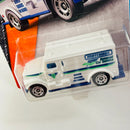 2016 Matchbox MBX Adventure City International Armored Car blanco