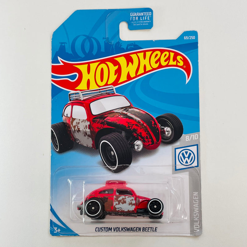 2019 Hot Wheels Custom Volkswagen Beetle rojo ST8